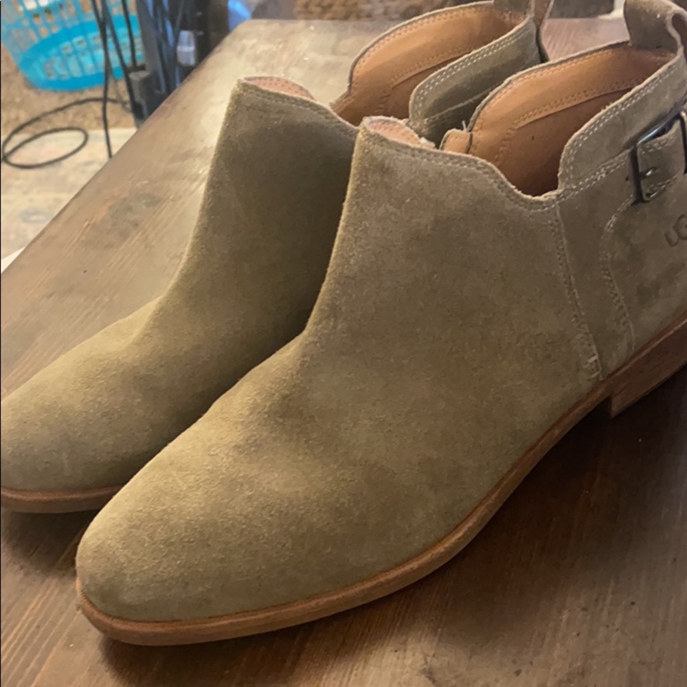 Ugh women sz 12 boots